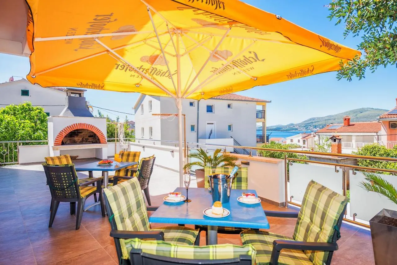Villa Mihaela Trogir 0*,