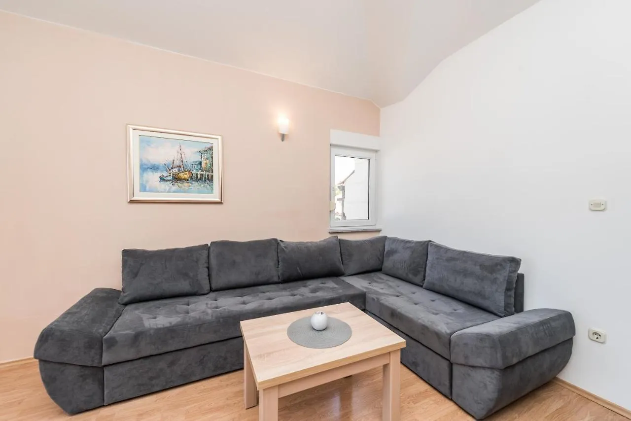 Villa Mihaela Trogir 0*,  Croatia