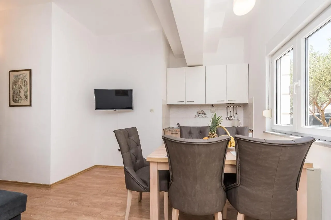 Villa Mihaela Trogir 0*,